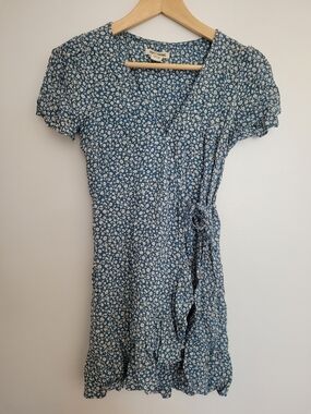 Billabong Blue Floral Wrap Mini Dress Size 8 (Medium)